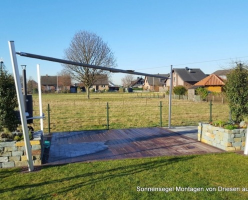 sonnensegel_freistehend_im_garten_mit_motor-1908a355